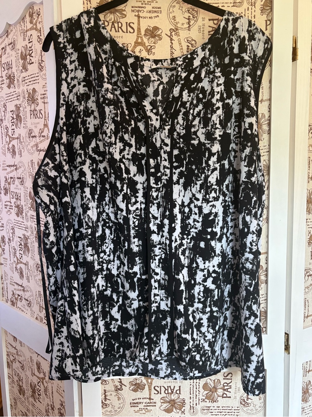 Calvin Klein Black & White Abstract Print Sleeveless Blouse